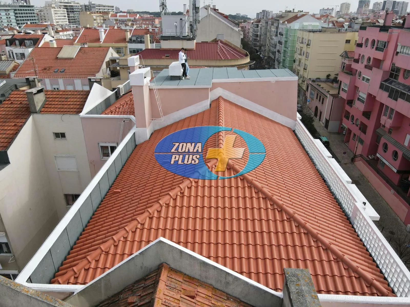 Avenida Oscar Monteiro: Reparação e tratamento de cobertura