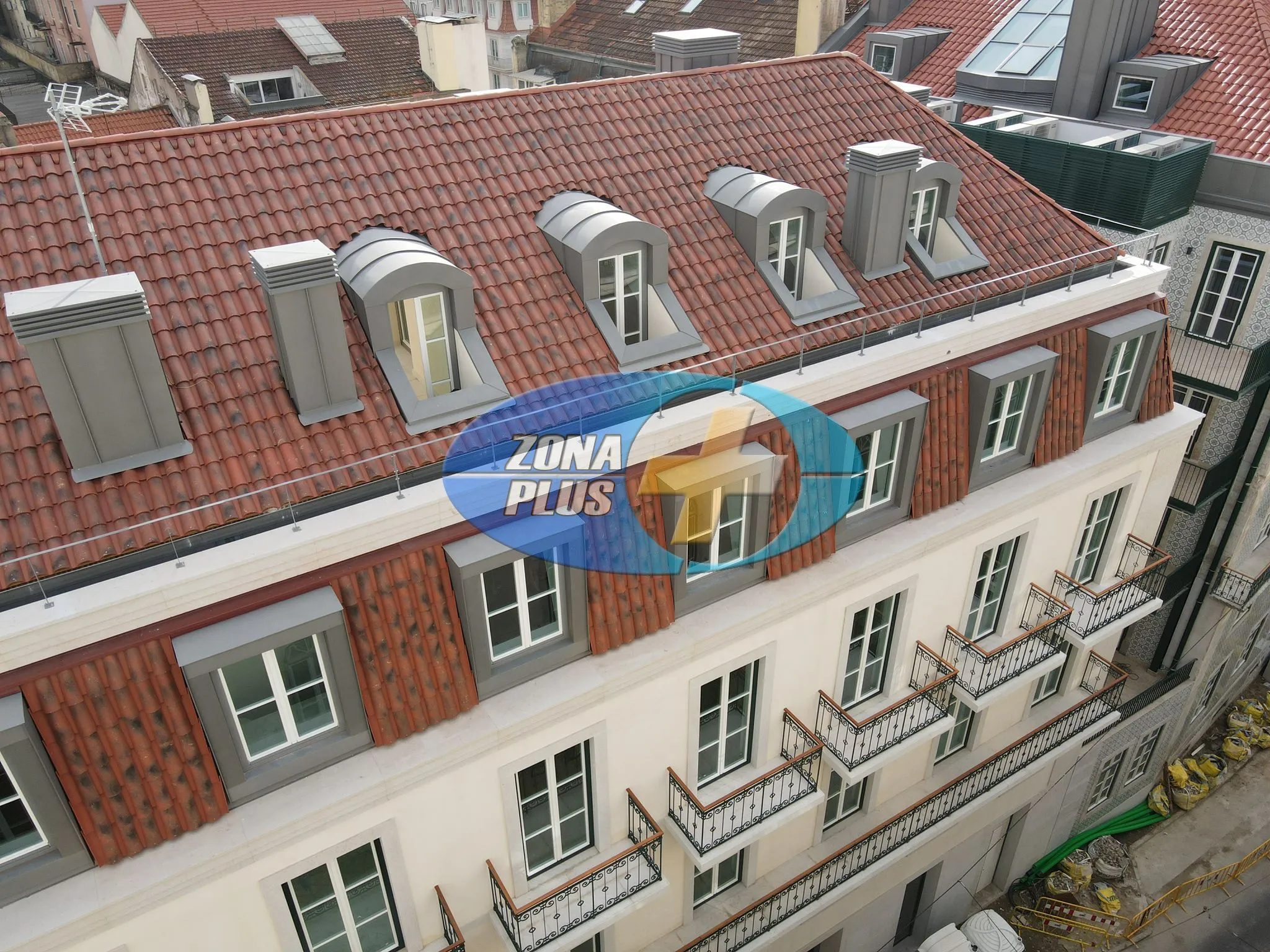 Cobertura renovada pela ZonaPlus na Rua dos Duques de Bragança